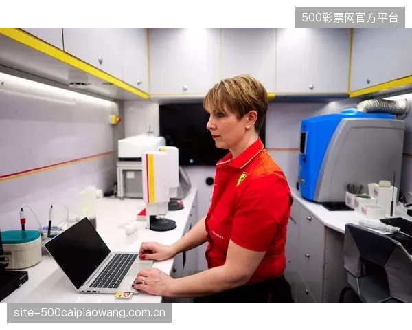 数据工程师在维修区的话语权正在提升,他们通过标定Öhlins阀门直接影响赛车表现 数据工程师在维修区的话语权正在提升,他们通过标定Öhlins阀门直接影响赛车表现